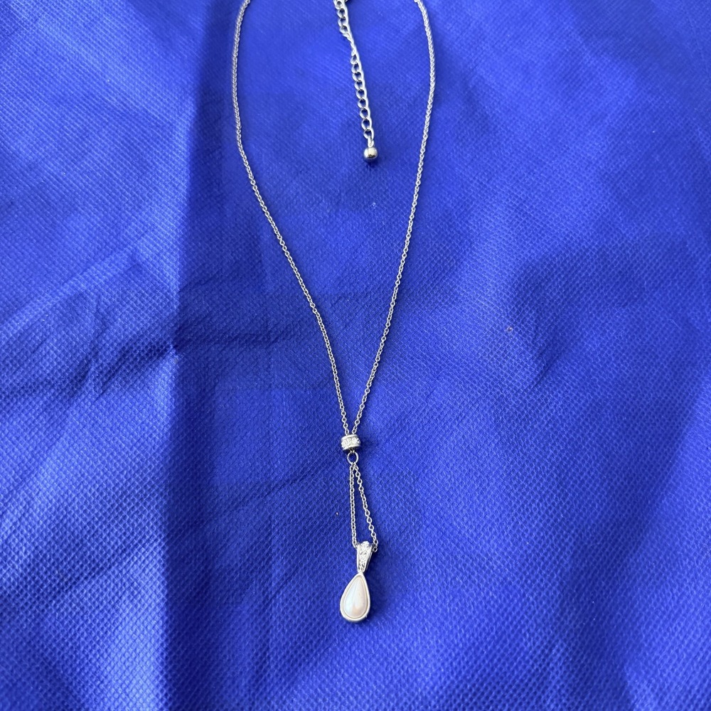 Vtg Avon Silver Tone Faux Pearl Cream Teardrop Rhinestone Y Pendant Necklace 19"